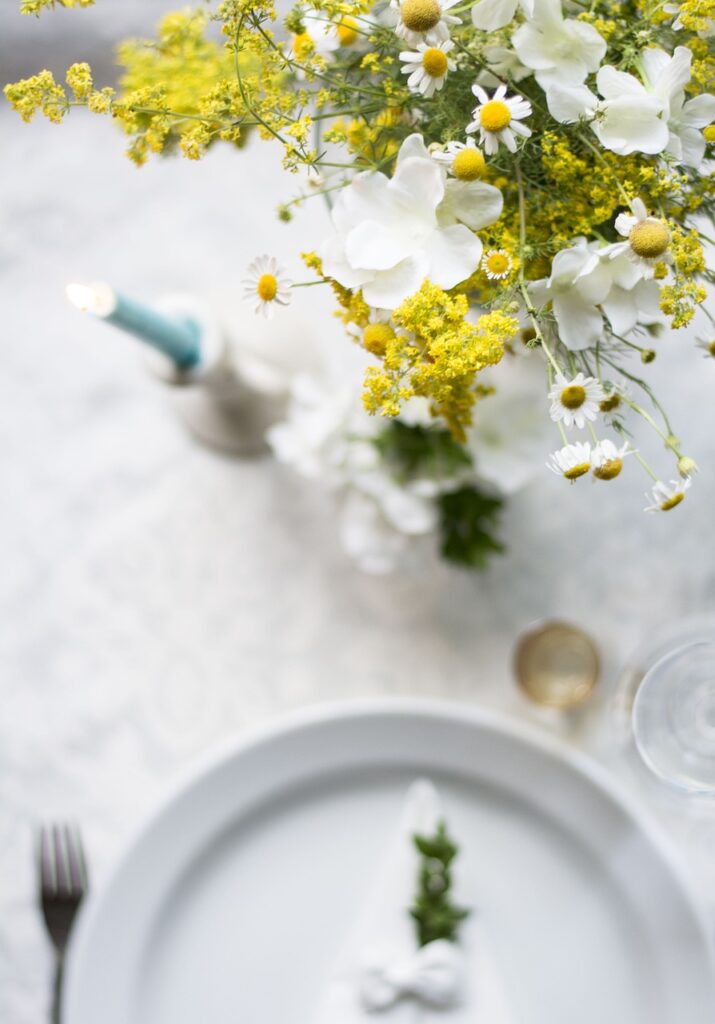 flowers, table setting, flower background-3992893.jpg